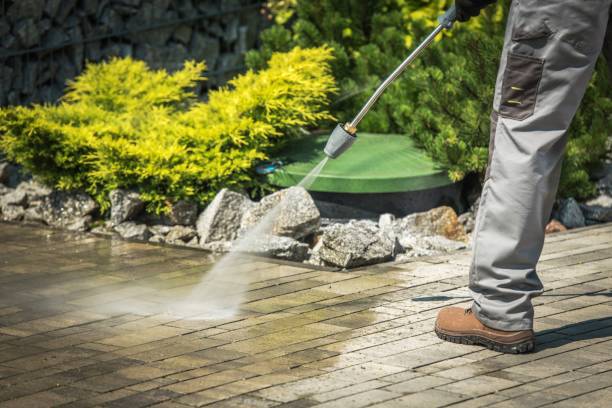 Best Pool Deck Cleaning in Highgrove, CA
